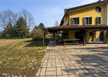 Villa Bifamiliare con 2000 mq di giardino
