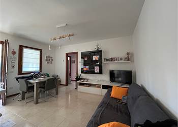 Esclusivo appartamento 2 camere a Catene